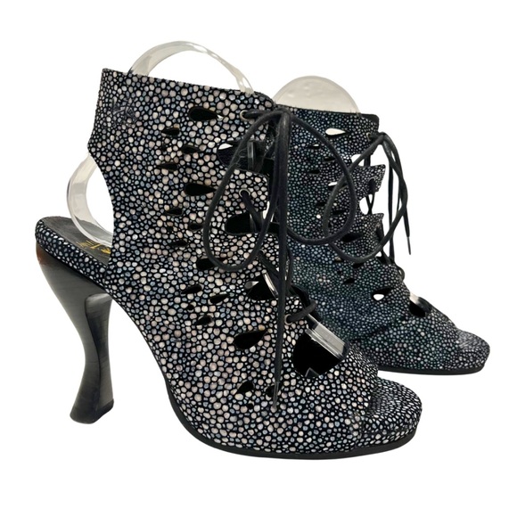 John Fluevog ATTENTIONS  GWEN Black Devilfish Heels Size: 6 - Picture 3 of 7